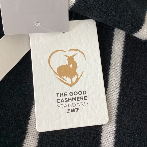 Caslon® Cashmere Crewneck Sweater, size Medium - Picture 8 of 9